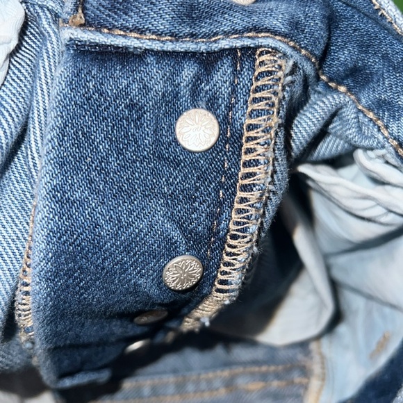 We The Free, Free People Denim Frayed Hem Women's Shorts size 28 - Picture 9 of 12